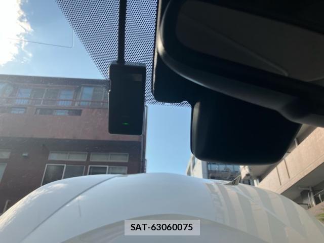 Toyota PRIUS 2017-06 8246382-22