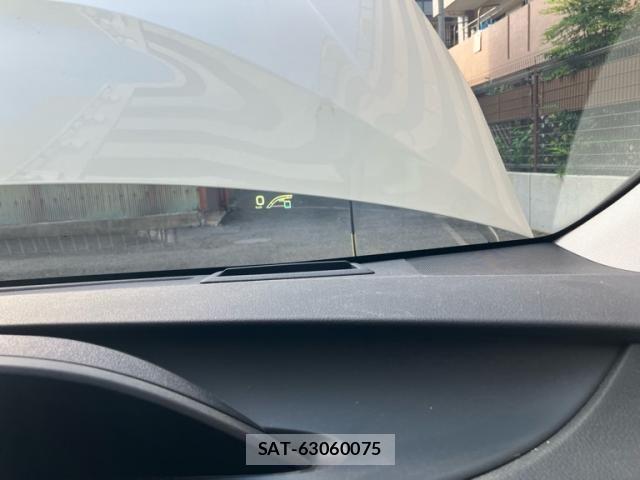 Toyota PRIUS 2017-06 8246382-23