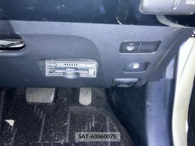 Toyota PRIUS 2017-06 8246382-24