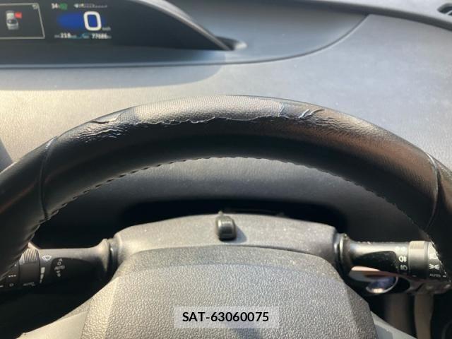 Toyota PRIUS 2017-06 8246382-25