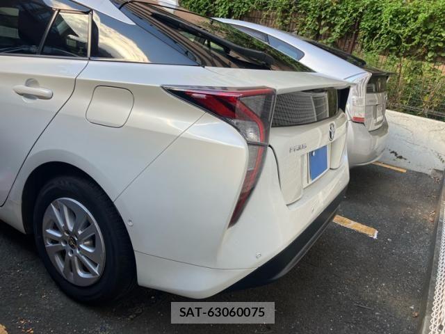Toyota PRIUS 2017-06 8246382-2