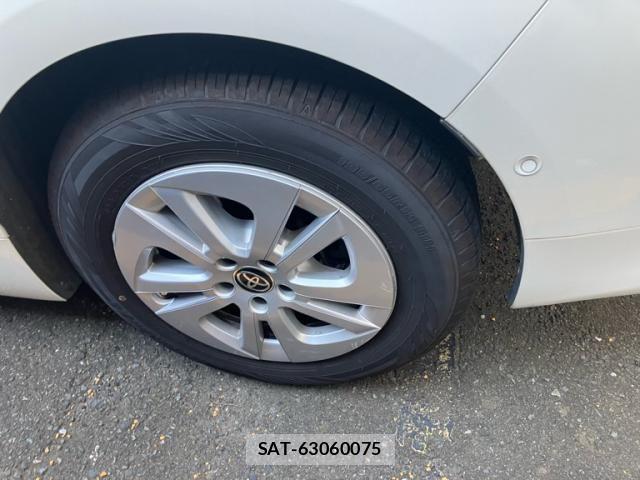 Toyota PRIUS 2017-06 8246382-4
