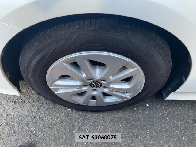 Toyota PRIUS 2017-06 8246382-5