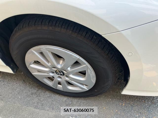 Toyota PRIUS 2017-06 8246382-6