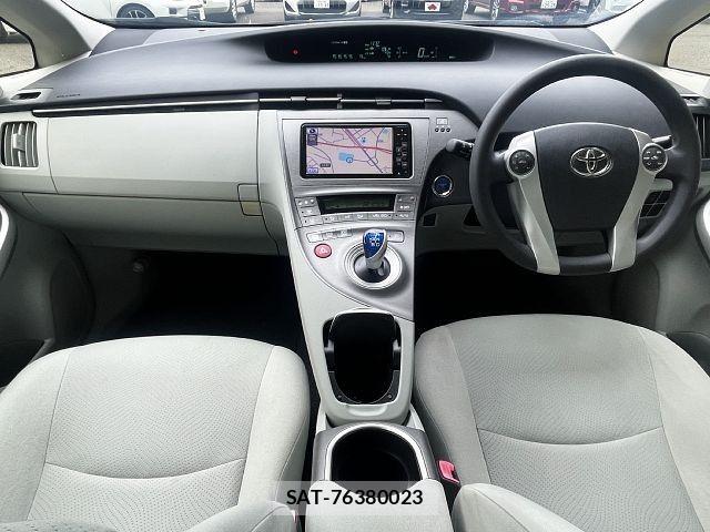 Toyota PRIUS 2012-07 8246387-1