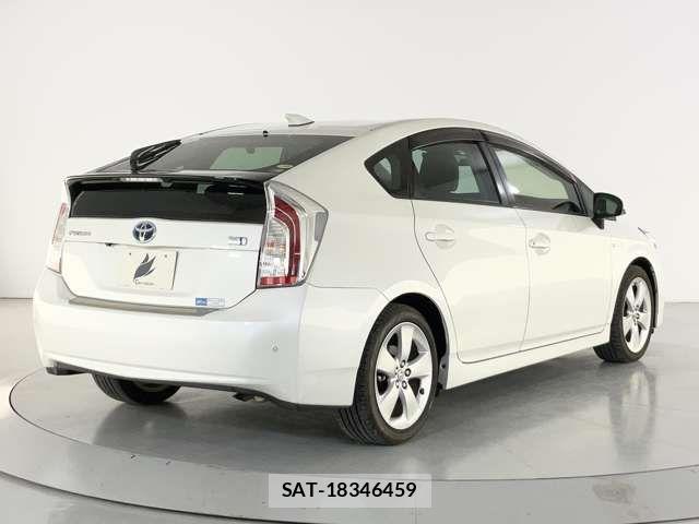 Toyota PRIUS 2012-04 8246383-5