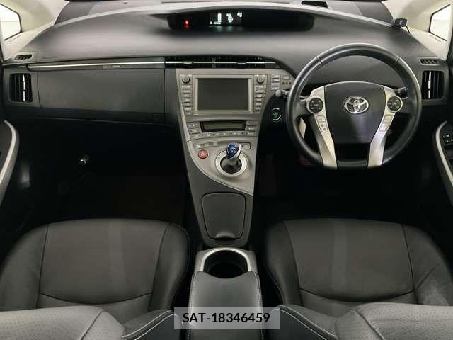 Toyota PRIUS 2012-04 8246383-12