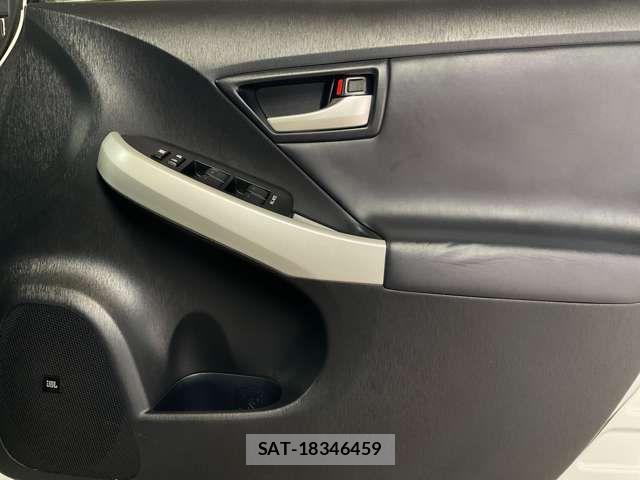Toyota PRIUS 2012-04 8246383-13
