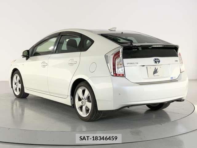 Toyota PRIUS 2012-04 8246383-2