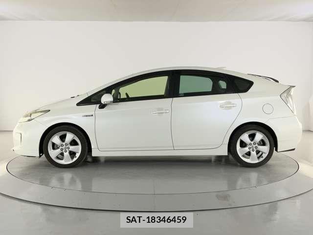 Toyota PRIUS 2012-04 8246383-3