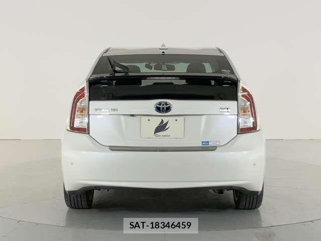 Toyota PRIUS 2012-04 8246383-4