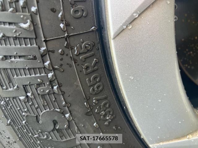 Toyota PRIUS 2015-10 8246399-8