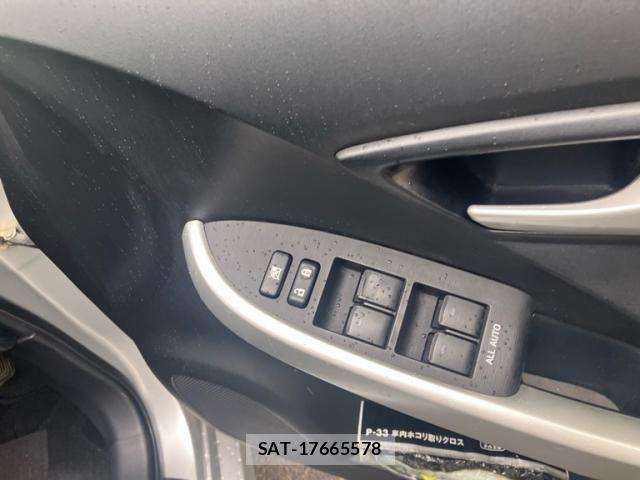 Toyota PRIUS 2015-10 8246399-17