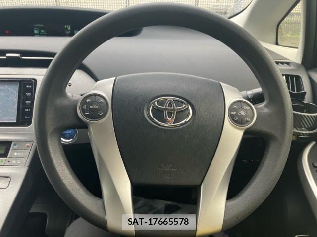 Toyota PRIUS 2015-10 8246399-19