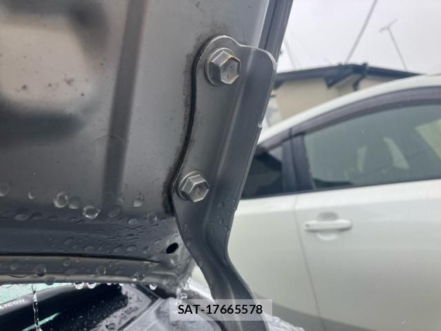 Toyota PRIUS 2015-10 8246399-24