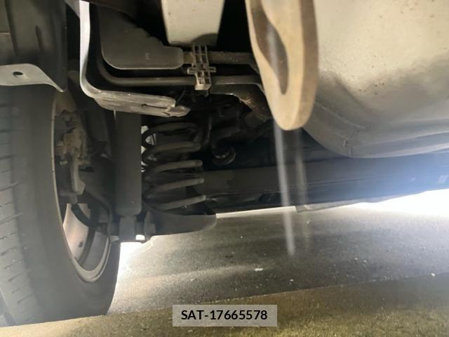 Toyota PRIUS 2015-10 8246399-26
