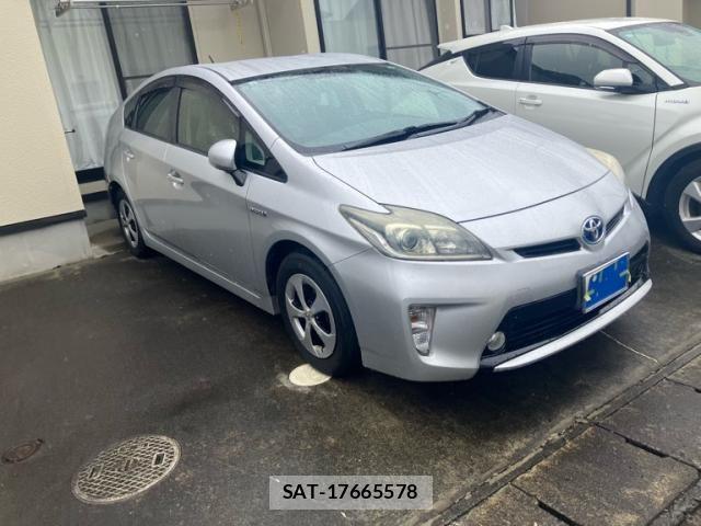 Toyota PRIUS 2015-10 8246399-1