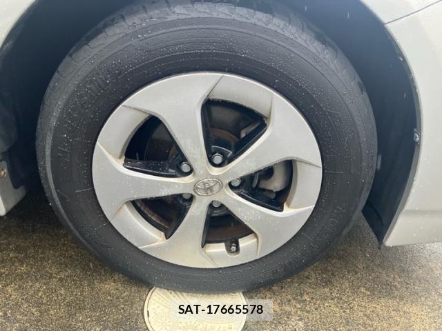 Toyota PRIUS 2015-10 8246399-7