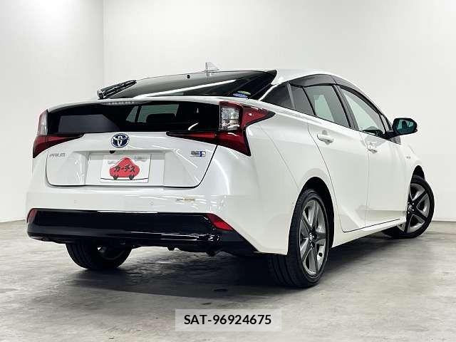 Toyota PRIUS 2019-04 8246369-2