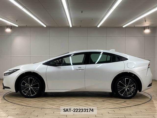 Toyota PRIUS 2023-11 8246358-16