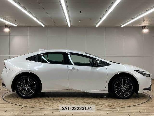 Toyota PRIUS 2023-11 8246358-17