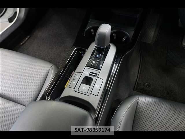 Toyota PRIUS 2023-06 8246356-11