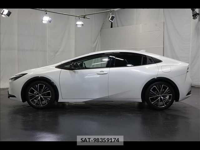 Toyota PRIUS 2023-06 8246356-14
