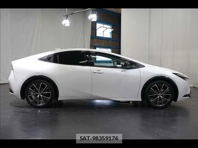 Toyota PRIUS 2023-06 8246356-15