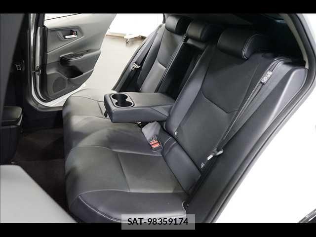 Toyota PRIUS 2023-06 8246356-17