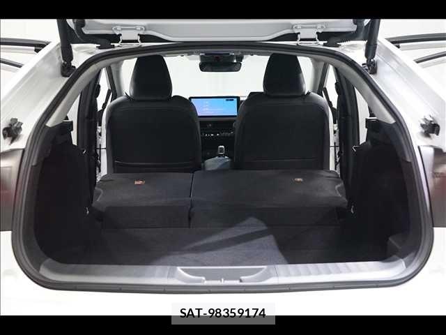 Toyota PRIUS 2023-06 8246356-18