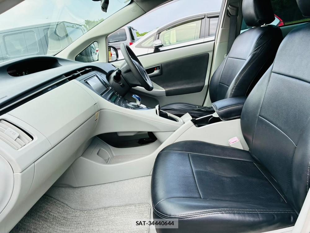 Toyota PRIUS 2010-05 8226618-10