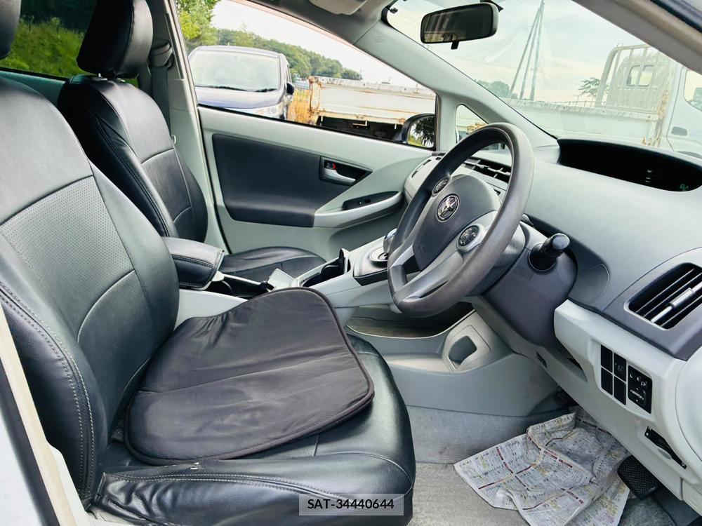 Toyota PRIUS 2010-05 8226618-11