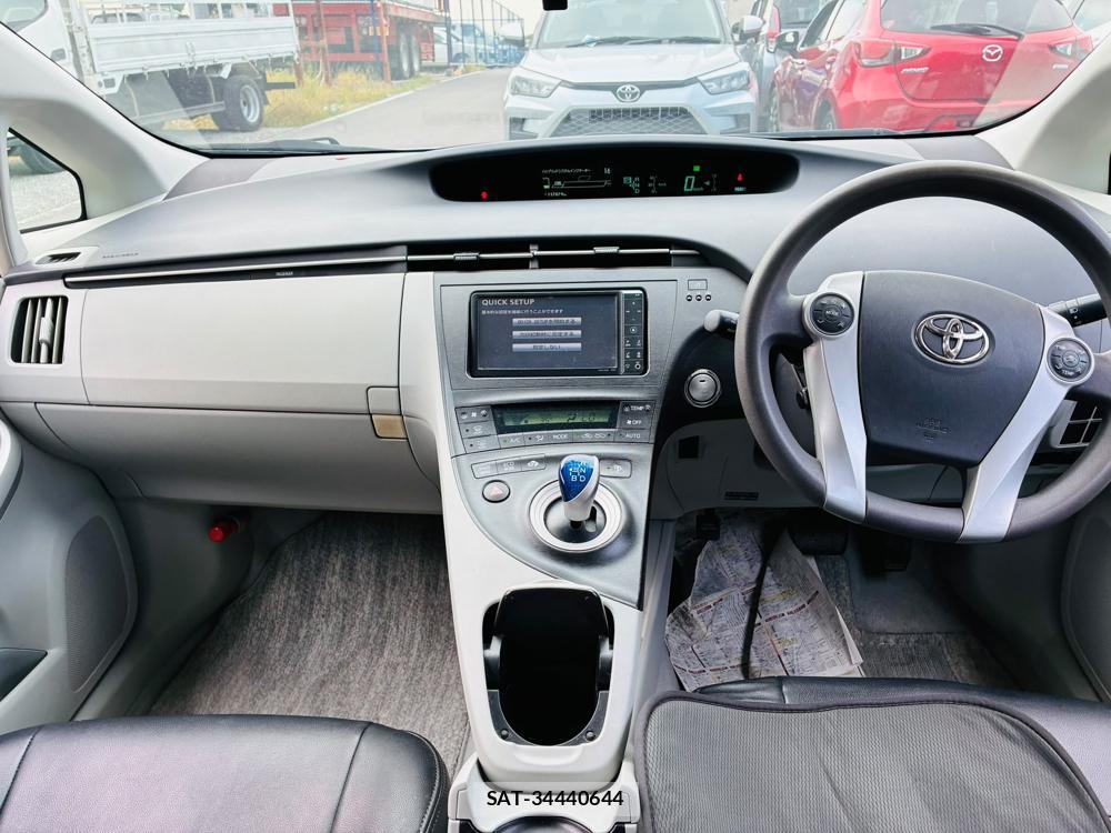 Toyota PRIUS 2010-05 8226618-12