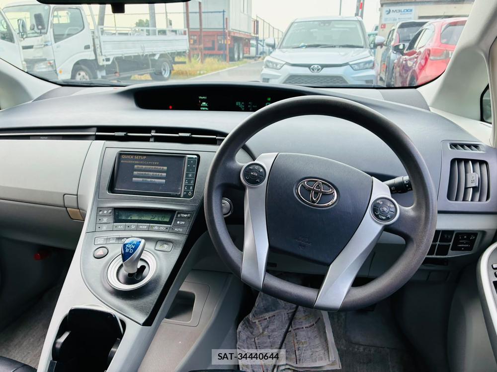 Toyota PRIUS 2010-05 8226618-13