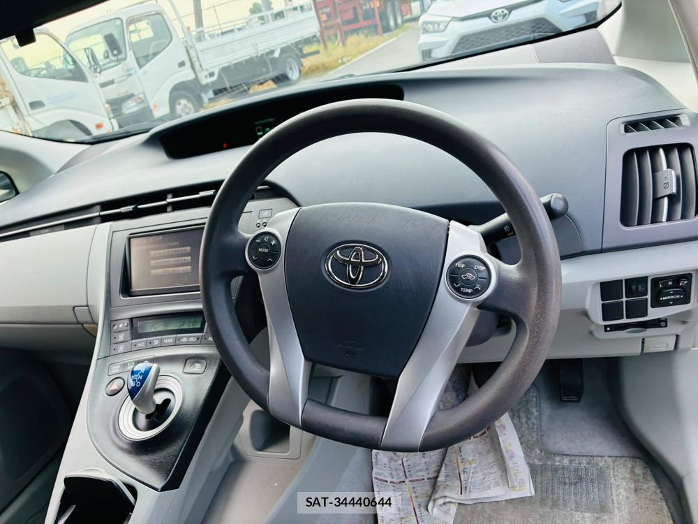 Toyota PRIUS 2010-05 8226618-14