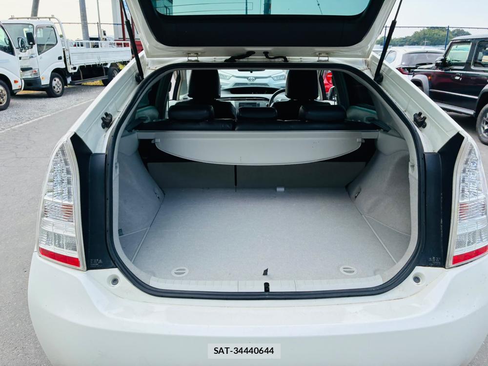 Toyota PRIUS 2010-05 8226618-24