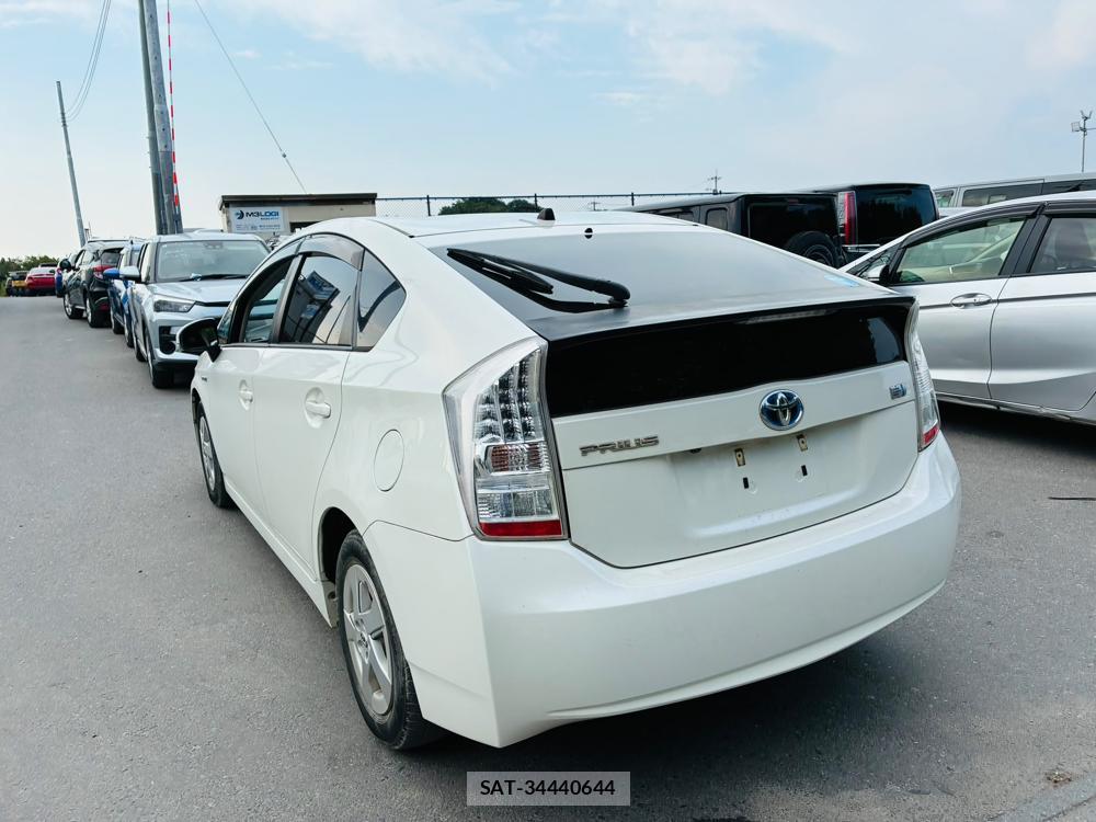 Toyota PRIUS 2010-05 8226618-2