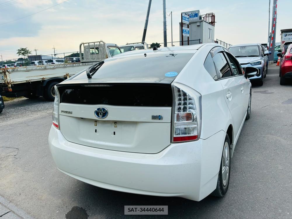 Toyota PRIUS 2010-05 8226618-4