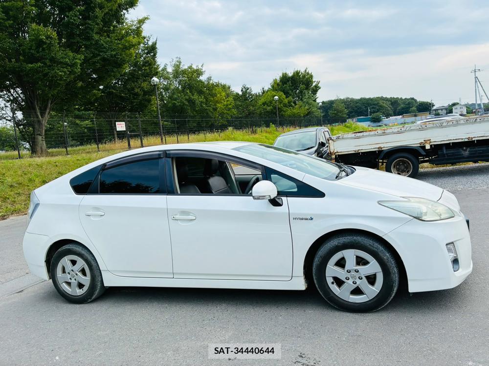 Toyota PRIUS 2010-05 8226618-5