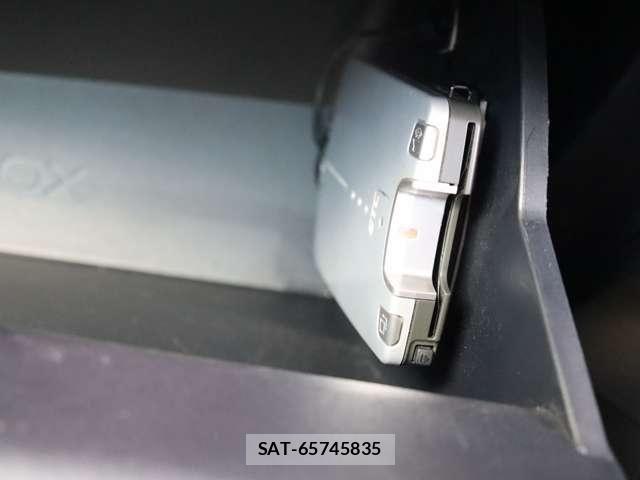 Toyota PRIUS 2023-04 8316422-16
