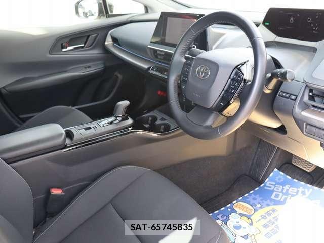 Toyota PRIUS 2023-04 8316422-19