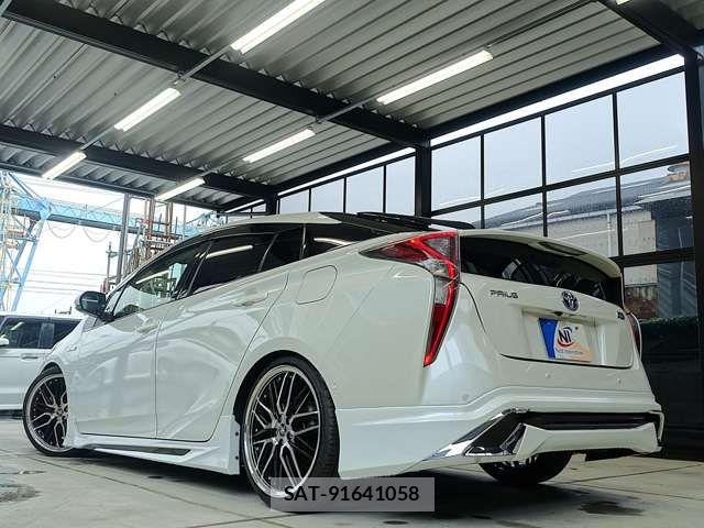 Toyota PRIUS 2016-12 8316448-14