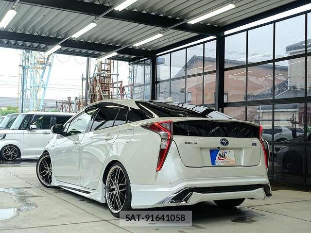 Toyota PRIUS 2016-12 8316448-16