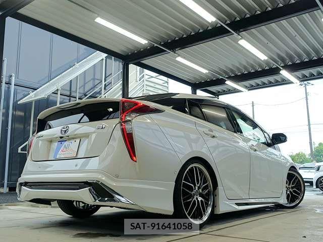 Toyota PRIUS 2016-12 8316448-6