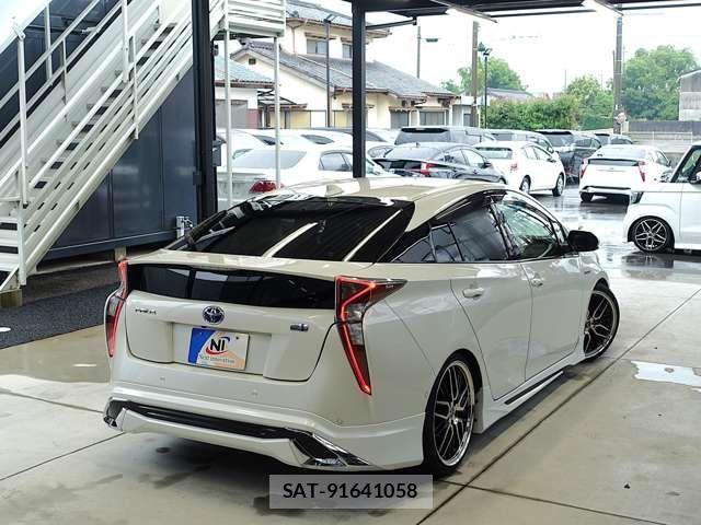 Toyota PRIUS 2016-12 8316448-7