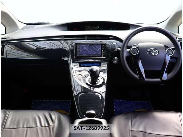 Toyota PRIUS 2013-05 8316483-1
