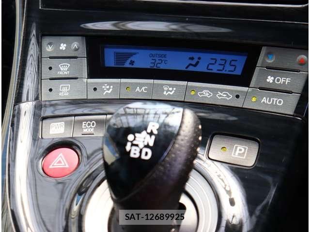 Toyota PRIUS 2013-05 8316483-22