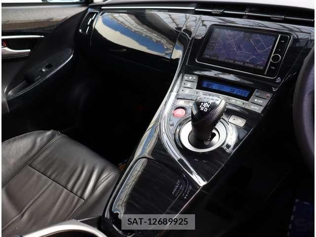 Toyota PRIUS 2013-05 8316483-23