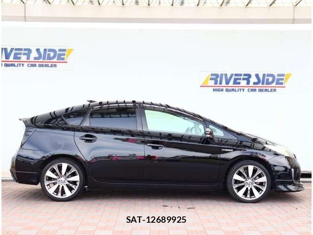 Toyota PRIUS 2013-05 8316483-3
