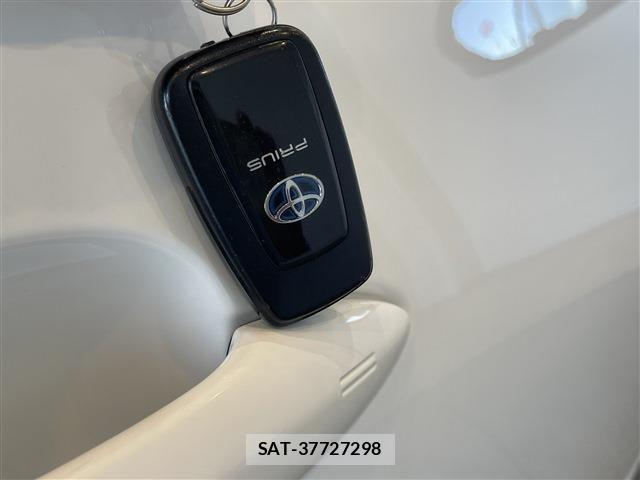 Toyota PRIUS 2021-05 8316456-13
